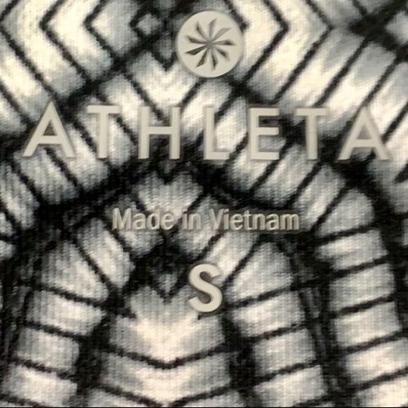 Athleta High Rise Mixed Geo Chaturanga Capri - Picture 4 of 7